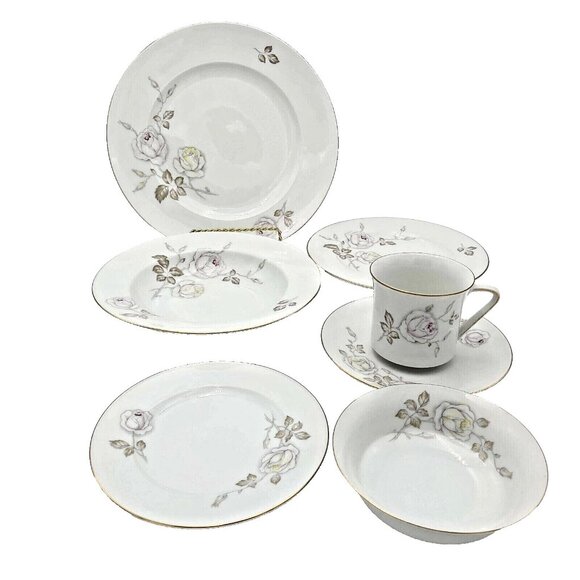 Johann Haviland Sweetheart Rose with Gold Trim 7 Piece Settings Bavaria Germany - Picture 1 of 8